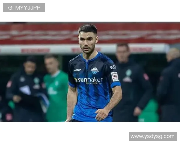 足球明星进攻绝招揭秘视频教你如何轻松突破防线与对手一决高下