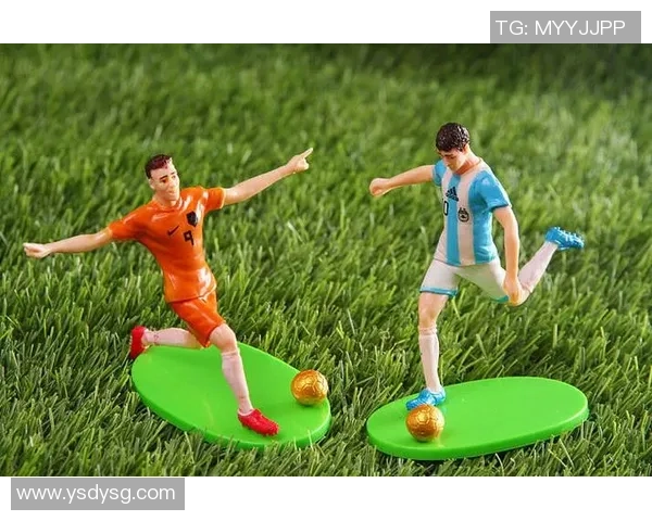 足球明星模型手办图赏析与收藏指南让你领略足球魅力与艺术结合之美